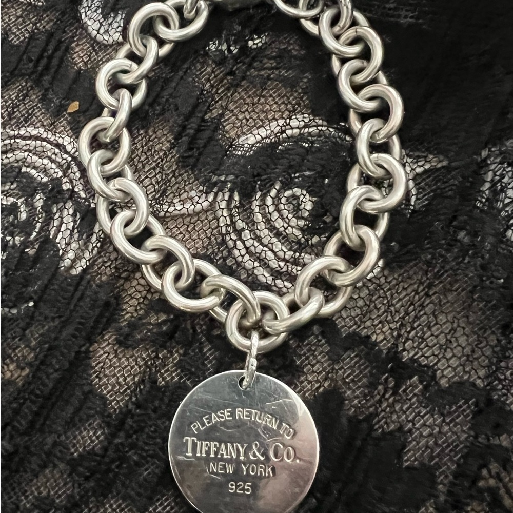 Tiffany &Co. Sterling silver chain linked bracelet. - Picture 5 of 10